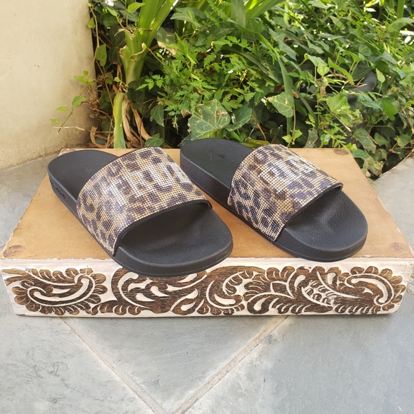 Casual Chic True Religion Crystal Leopard Slides - Picture 3 of 9